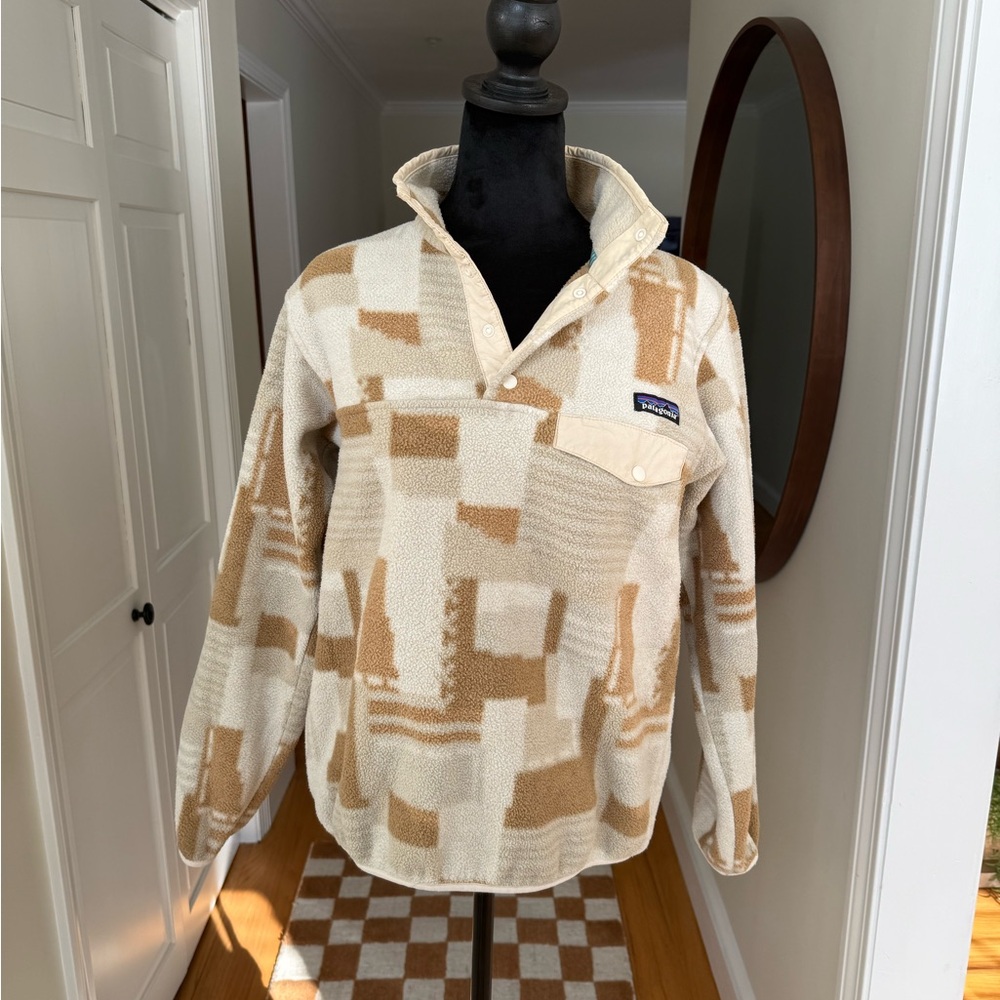 Patagonia Synchilla Tan and Cream Geometric Fleece Pullover